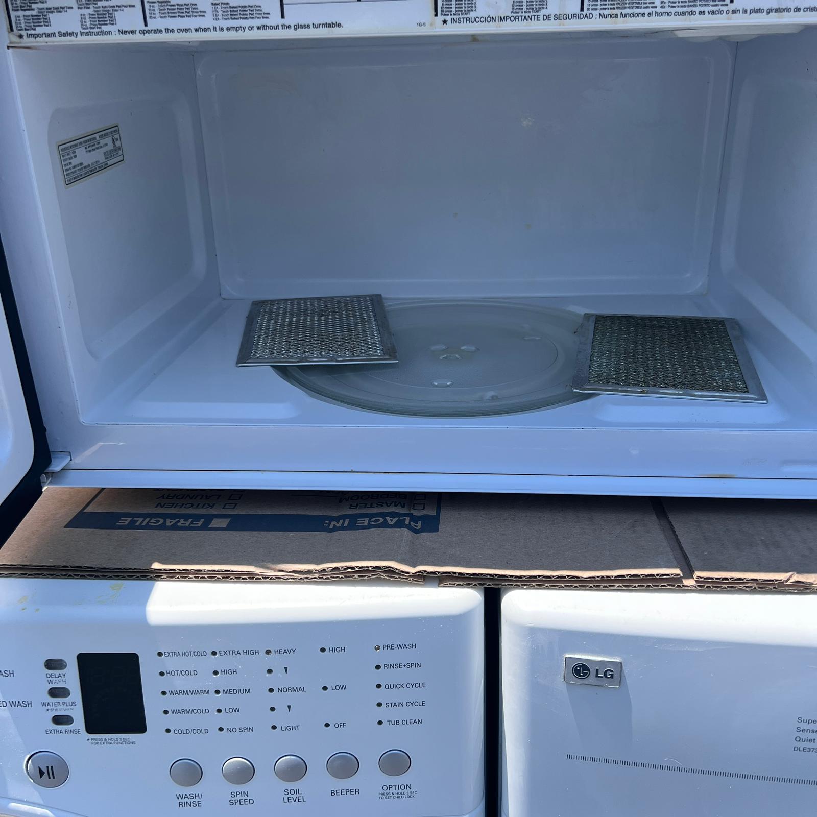 Magic Chef Over-the-Range Microwave Magic Chef Over-the-Range Microwave